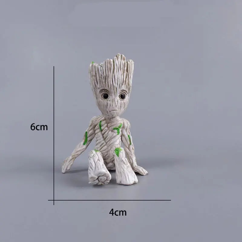 5-6cm sitting Groot action figure held in hand, showing the figure’s detailed sculpt and paint finish.