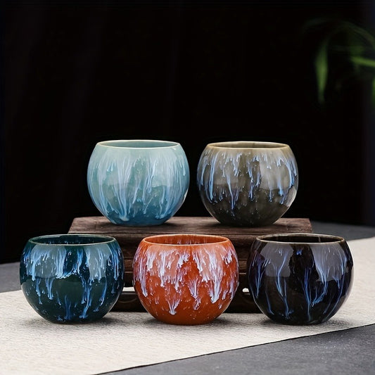This handcrafted master tea cup highlights the artistry of Wuyi Mountain pottery. Designed with a single large-capacity build, it enhances tea aroma and flavor, making it perfect for tasting premium teas.