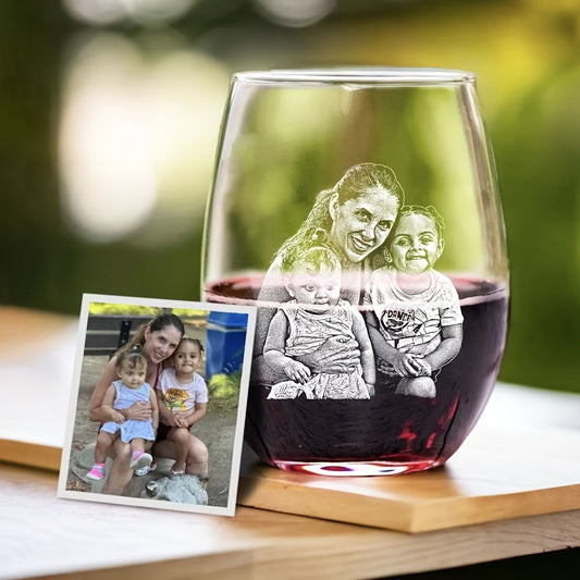 Engraved whiskey glass presented as a thoughtful gift for Father’s Day, weddings, or anniversaries