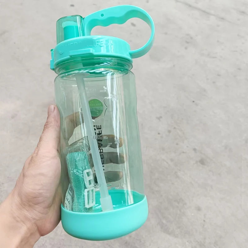 Plastic Water Bottle for Sports – Leak-proof, 1000ML Tritan bottle ideal for sports, fitness, and hiking with an easy-to-use nutrition straw for quick hydration.