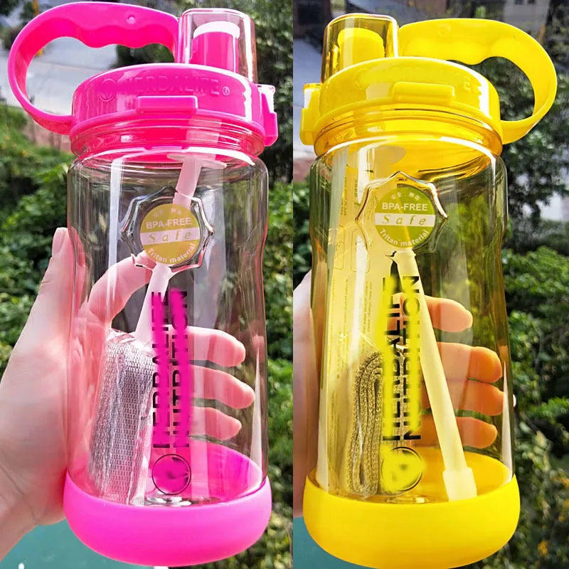 1000ML Tritan Plastic Water Bottle – Durable, BPA-free sports water bottle designed for hydration during fitness, hiking, and outdoor activities.

